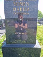 Fokovci. Ethnologist in front of a stone tombstone in Fokovci with a meaningful epitaph Here decay, 17. May 2022. Photo archive PMMS.
